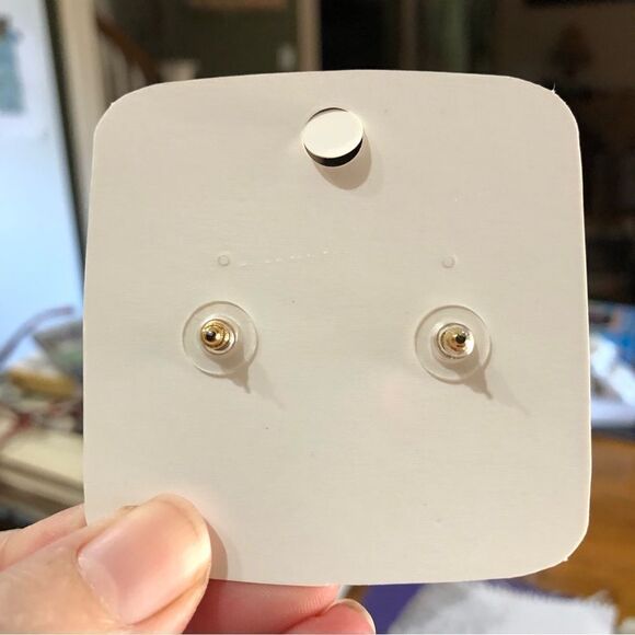 Fashion Jewelry Pearl Heart Shaped Stud Earrings - Picture 7 of 8